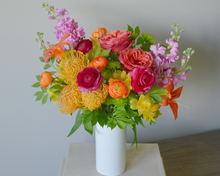 Load image into Gallery viewer, Delivery flowers in Boise Idaho fresh floral arrangement tropical flowers bouquet centerpiece